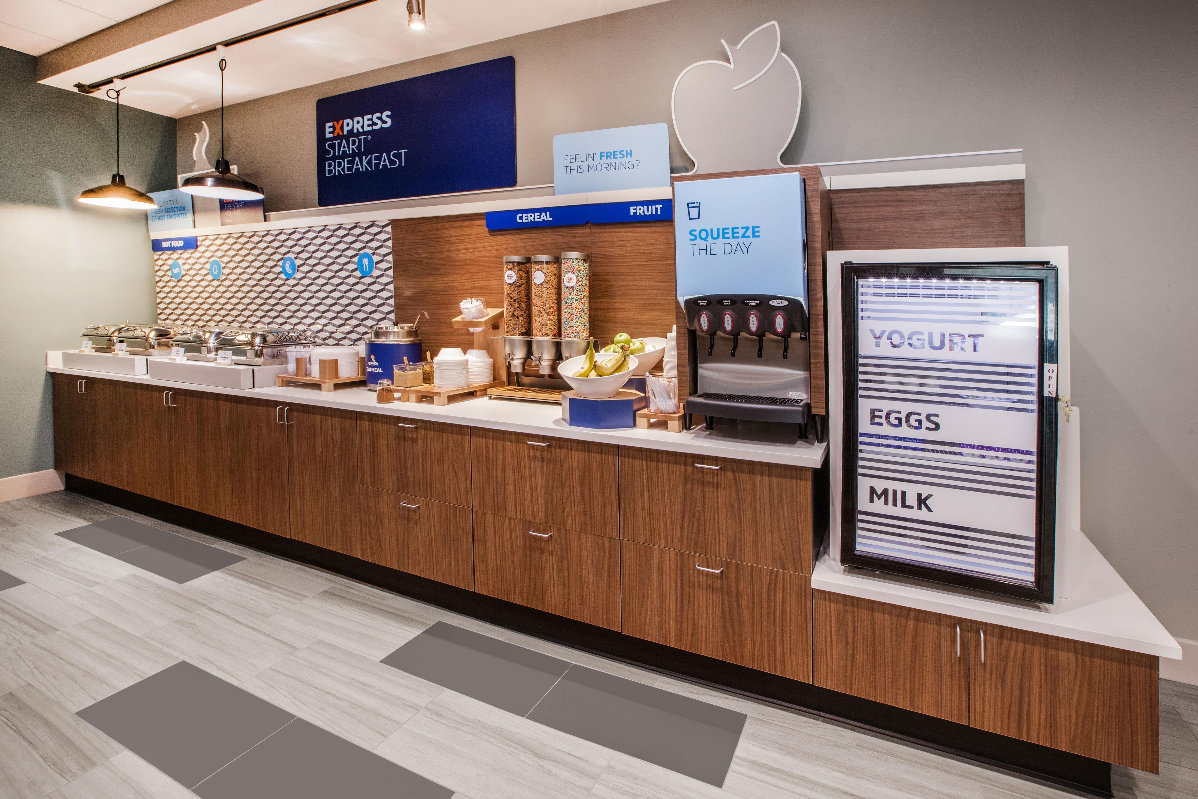Holiday Inn Express & Suites Columbus/Edinburgh Exteriör bild